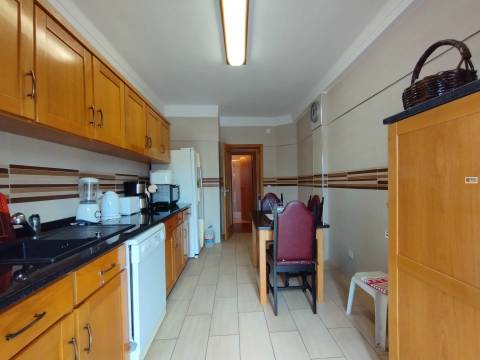 Edifício c/ 5 Apartamentos (3x T2 + 1 T3 + 1 T4) - Tortosendo