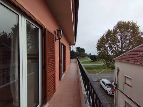 Edifício c/ 5 Apartamentos (3x T2 + 1 T3 + 1 T4) - Tortosendo