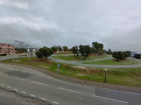 Edifício c/ 5 Apartamentos (3x T2 + 1 T3 + 1 T4) - Tortosendo