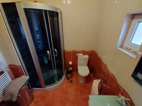 Edifício c/ 5 Apartamentos (3x T2 + 1 T3 + 1 T4) - Tortosendo