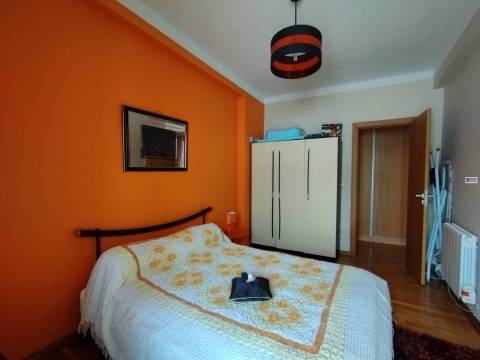 Edifício c/ 5 Apartamentos (3x T2 + 1 T3 + 1 T4) - Tortosendo