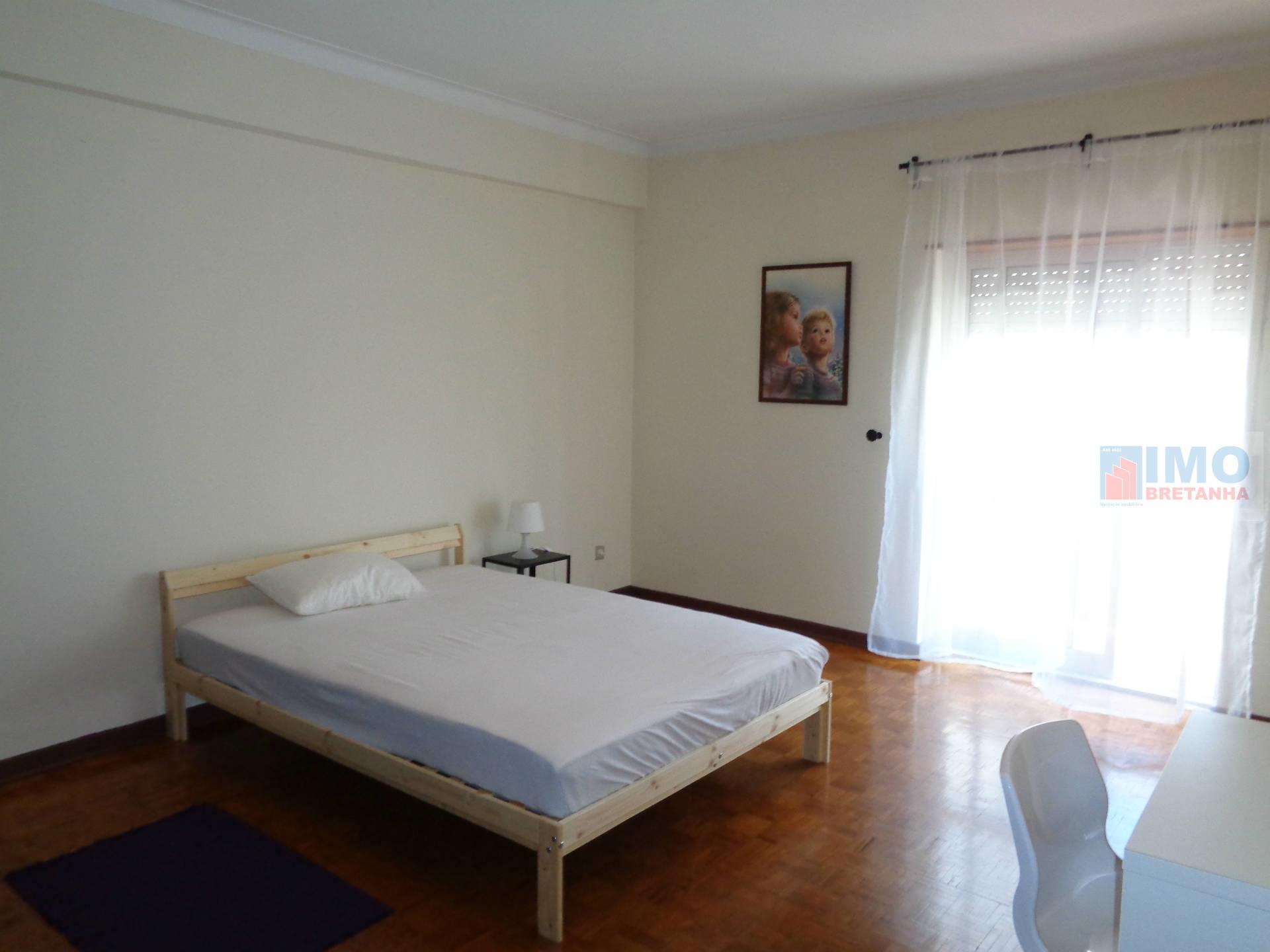 UM QUARTO DISPONÍVEL p/ Rapaz - T4 - Calçada Alta - UBI