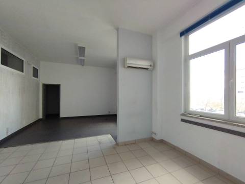 Espaço Comercial - Anil - Zona Baixa da Covilhã