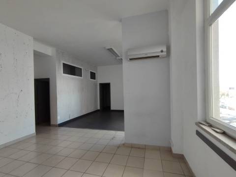 Espaço Comercial - Anil - Zona Baixa da Covilhã