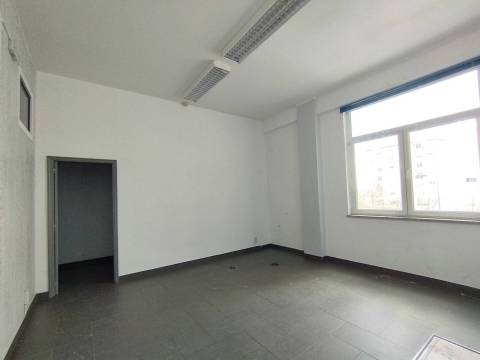 Espaço Comercial - Anil - Zona Baixa da Covilhã