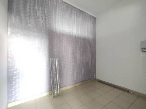 Espaço Comercial - Anil - Zona Baixa da Covilhã