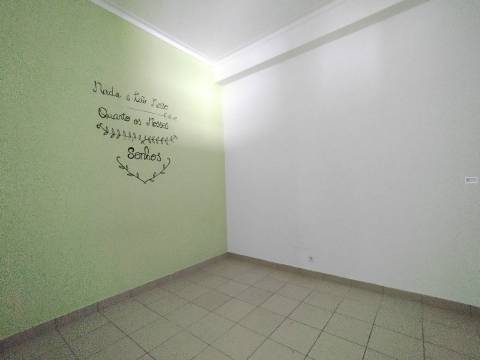 Espaço Comercial - Anil - Zona Baixa da Covilhã
