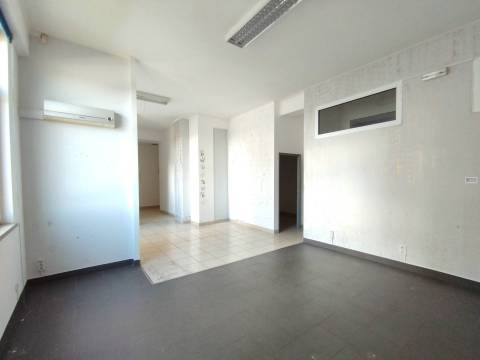 Espaço Comercial - Anil - Zona Baixa da Covilhã