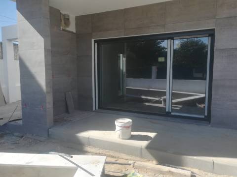 Moradia V4 c/ Piscina - NOVA - Redondos - Fernão Ferro