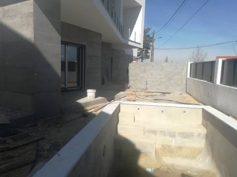 Moradia V4 c/ Piscina - NOVA - Redondos - Fernão Ferro