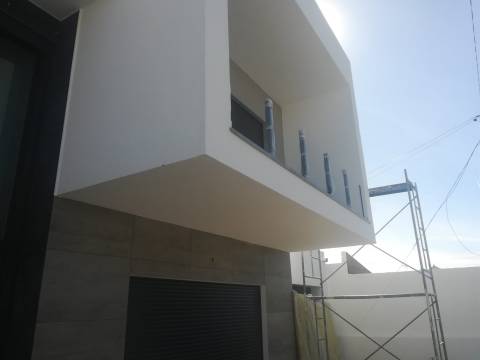 Moradia V4 c/ Piscina - NOVA - Redondos - Fernão Ferro