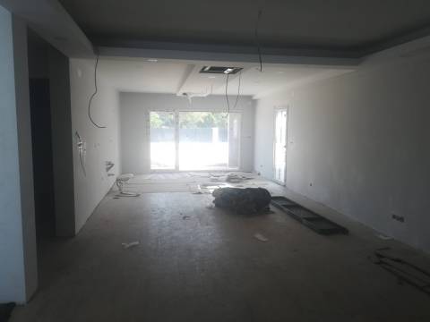 Moradia V4 c/ Piscina - NOVA - Redondos - Fernão Ferro