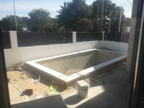 Moradia V4 c/ Piscina - NOVA - Redondos - Fernão Ferro