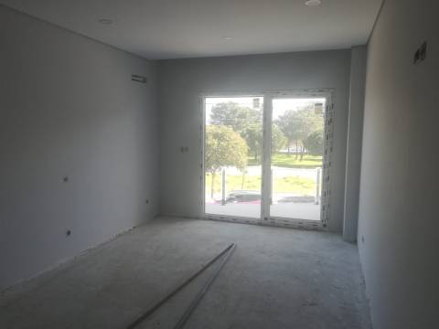 Moradia V4 c/ Piscina - NOVA - Redondos - Fernão Ferro