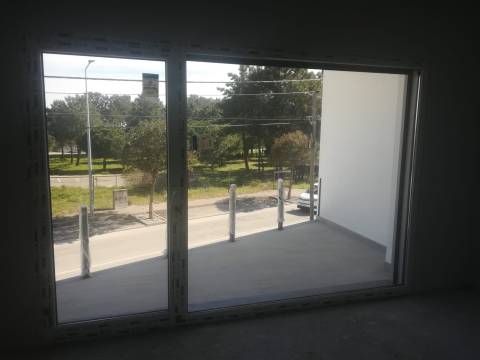 Moradia V4 c/ Piscina - NOVA - Redondos - Fernão Ferro