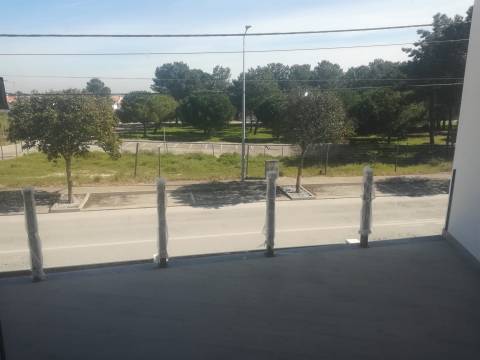 Moradia V4 c/ Piscina - NOVA - Redondos - Fernão Ferro