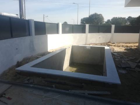 Moradia V4 - NOVA - c/ Piscina e Garagem -  Redondos - Fernão Ferro