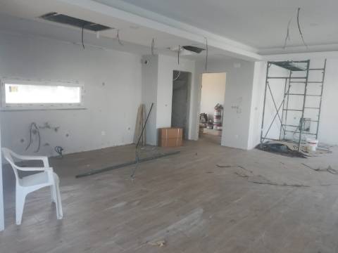 Moradia V4 - NOVA - c/ Piscina e Garagem -  Redondos - Fernão Ferro