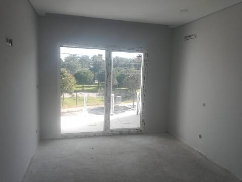 Moradia V4 - NOVA - c/ Piscina e Garagem -  Redondos - Fernão Ferro