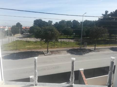 Moradia V4 - NOVA - c/ Piscina e Garagem -  Redondos - Fernão Ferro