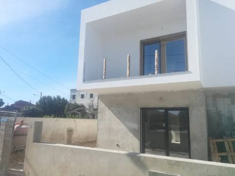 Moradia Geminada T4 DUPLEX Venda em Fernão Ferro,Seixal