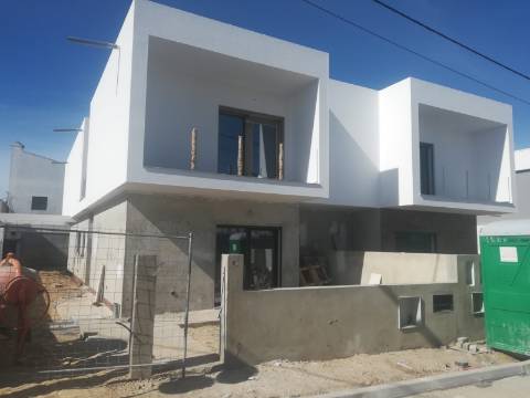 Moradia Geminada T4 DUPLEX Venda em Fernão Ferro,Seixal