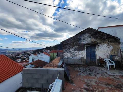 Moradia p/ Recuperar - Pousadinha - Covilhã