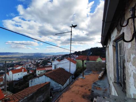 Moradia p/ Recuperar - Pousadinha - Covilhã