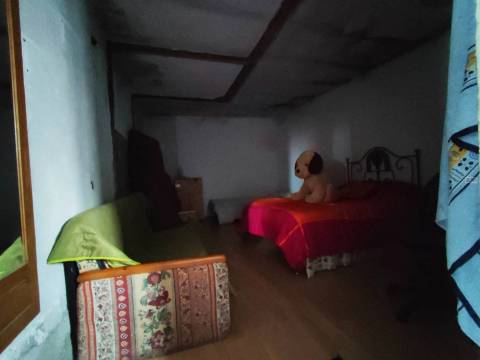 Moradia p/ Recuperar - Pousadinha - Covilhã