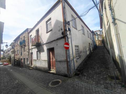 Moradia c/ Projeto Pré - Aprovado p/ 3 apartamentos - Teixoso