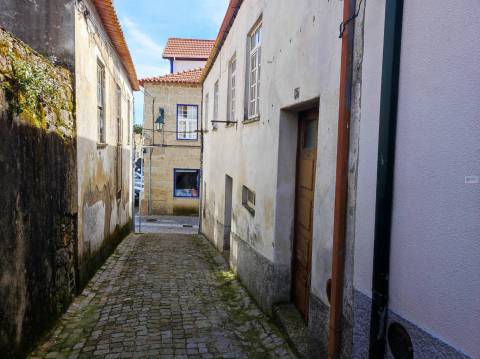 Moradia c/ Projeto Pré - Aprovado p/ 3 apartamentos - Teixoso