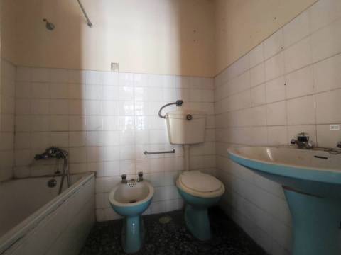 Moradia c/ Projeto Pré - Aprovado p/ 3 apartamentos - Teixoso