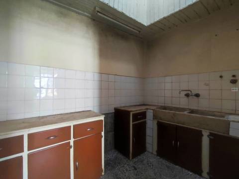 Moradia c/ Projeto Pré - Aprovado p/ 3 apartamentos - Teixoso