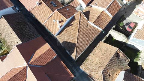 Moradia c/ Projeto Pré - Aprovado p/ 3 apartamentos - Teixoso