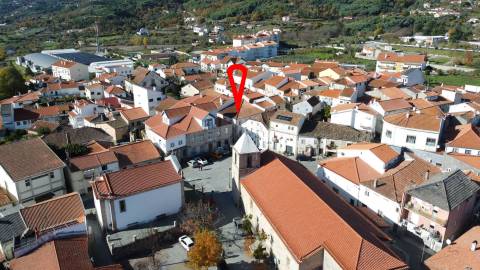 Moradia c/ Projeto Pré - Aprovado p/ 3 apartamentos - Teixoso