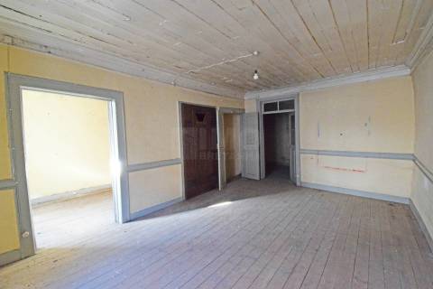 Moradia c/ Projeto Pré - Aprovado p/ 3 apartamentos - Teixoso