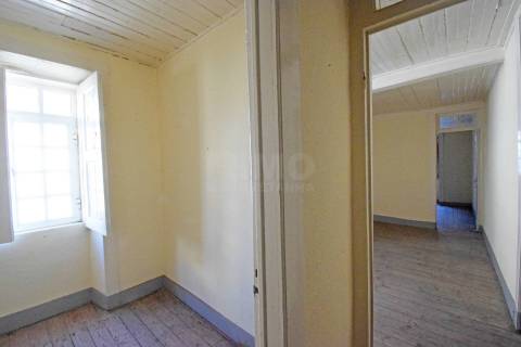 Moradia c/ Projeto Pré - Aprovado p/ 3 apartamentos - Teixoso