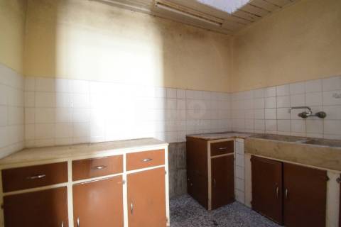 Moradia c/ Projeto Pré - Aprovado p/ 3 apartamentos - Teixoso