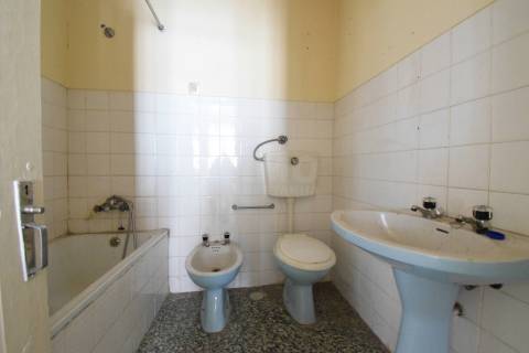 Moradia c/ Projeto Pré - Aprovado p/ 3 apartamentos - Teixoso