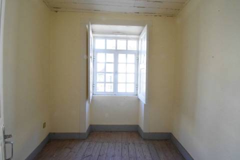 Moradia c/ Projeto Pré - Aprovado p/ 3 apartamentos - Teixoso