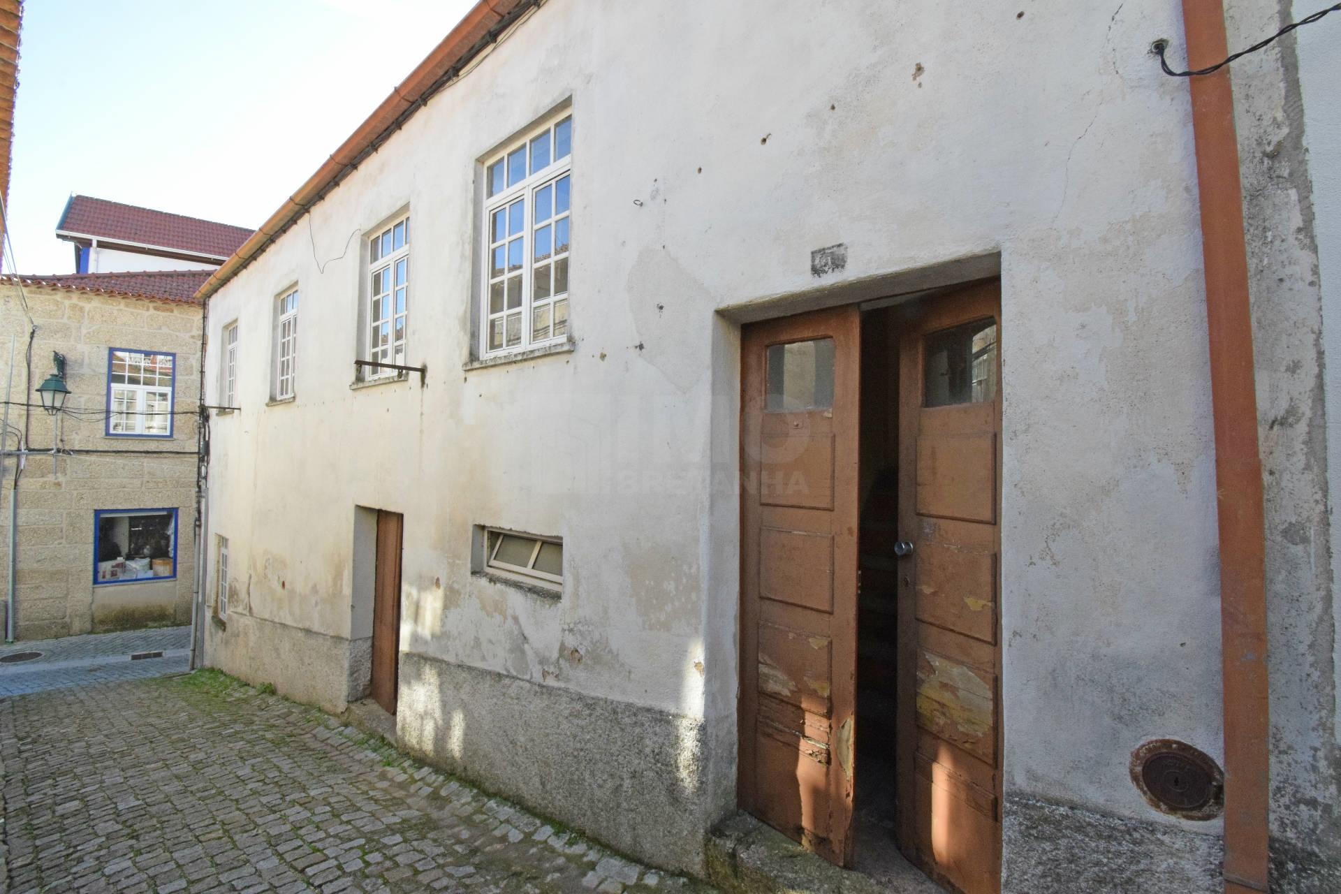 Moradia c/ Projeto Pré - Aprovado p/ 3 apartamentos - Teixoso