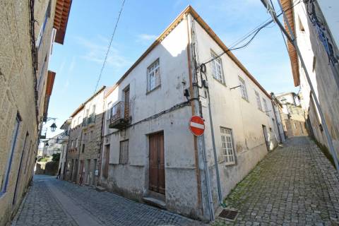 Moradia c/ Projeto Pré - Aprovado p/ 3 apartamentos - Teixoso