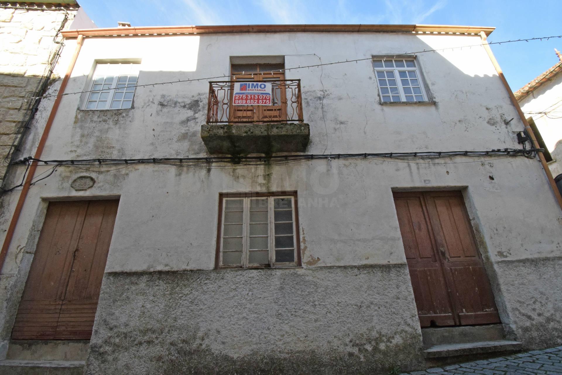 Moradia c/ Projeto Pré - Aprovado p/ 3 apartamentos - Teixoso