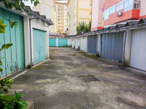 Garagem - Zona do Rodrigo