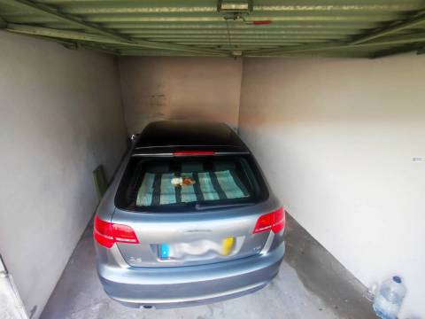 Garagem - Zona do Rodrigo