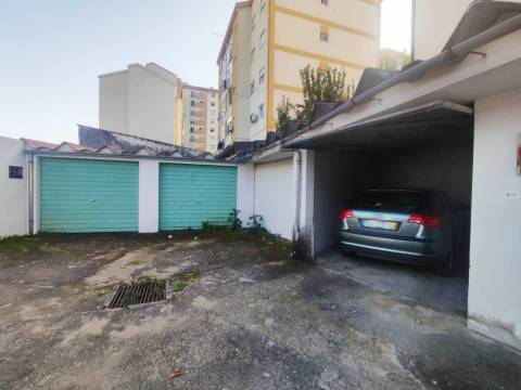 Garagem - Zona do Rodrigo