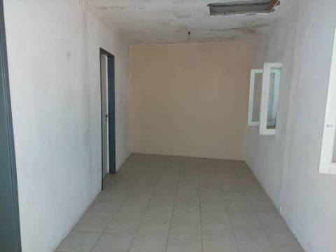 Moradia p/ Restaurar - Capinha - Fundão