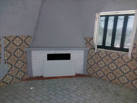 Moradia p/ Restaurar - Capinha - Fundão