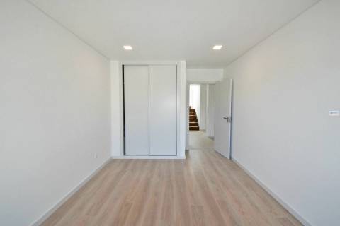 Moradia V4 - Isolada - às portas da  Covilhã