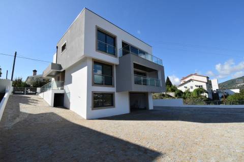 Moradia V4 - Isolada - às portas da  Covilhã